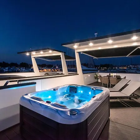 Botel Dream Houseboat With Sea View And Hot Tub