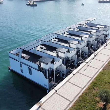 Botel Dream Houseboat With Sea View And Hot Tub
