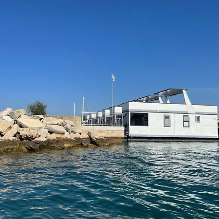 Botel Dream Houseboat With Sea View And Hot Tub