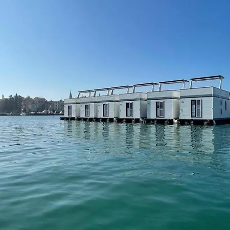 Botel Dream Houseboat With Sea View And Hot Tub
