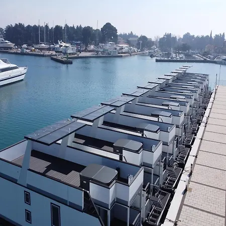 Botel Dream Houseboat With Sea View And Hot Tub