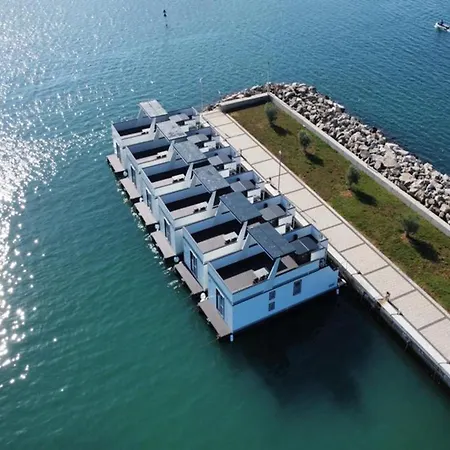Botel Dream Houseboat With Sea View And Hot Tub